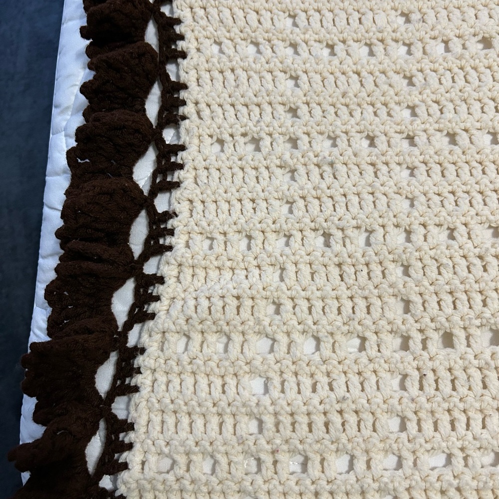 Handmade cream crochet blanket with a brown bobble stitch border - Picture 4 of 8